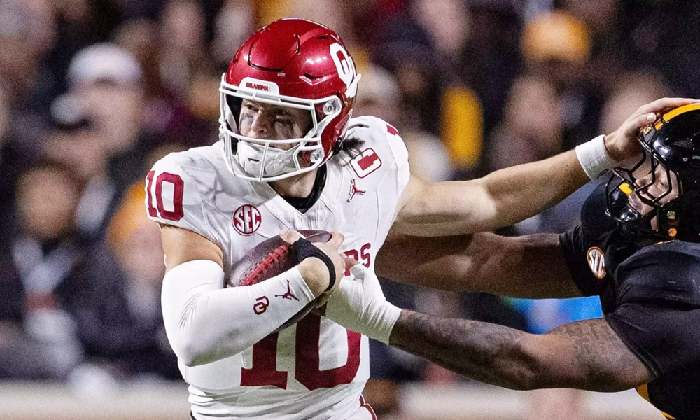 Oklahoma Sooners quarterback John Mateer scrambling during game against the Tennessee Volunteers